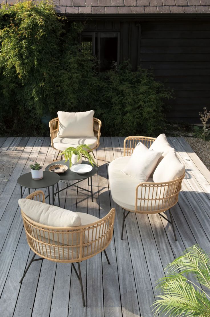 Seasonal Deals for Outdoor Furniture and Décor
